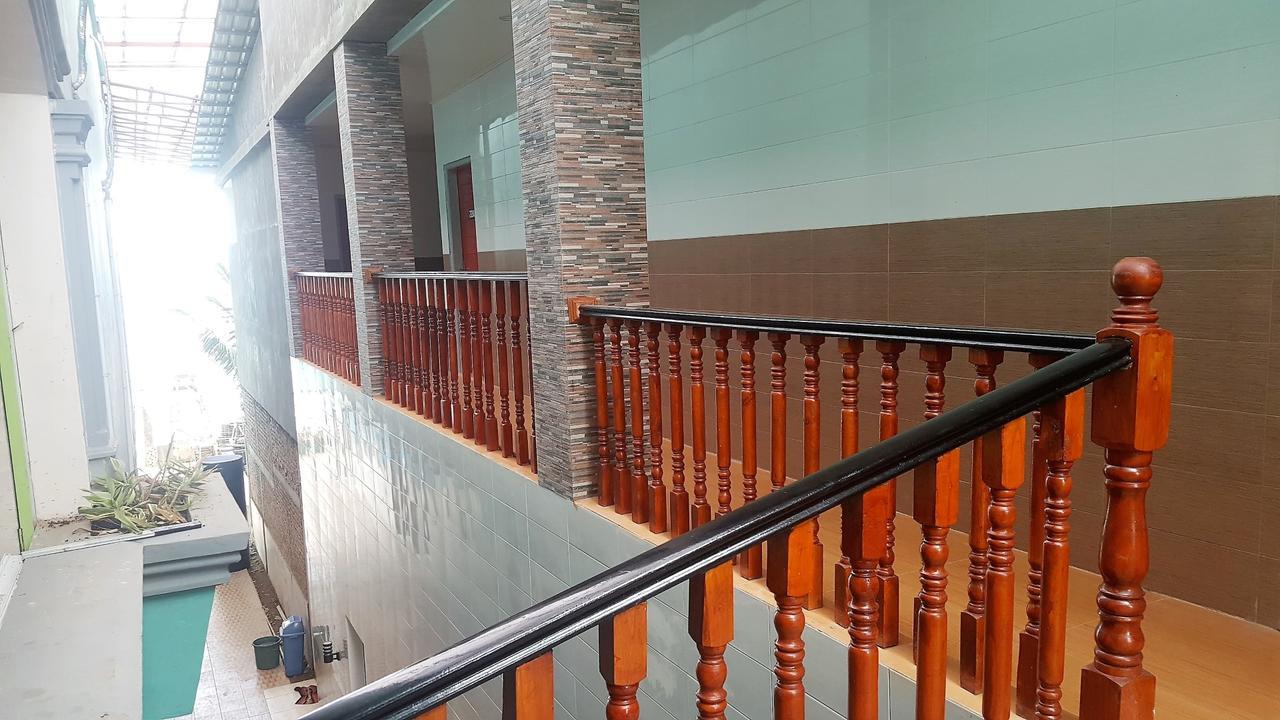 纳森诺酒店 Gunungsitoli 外观 照片