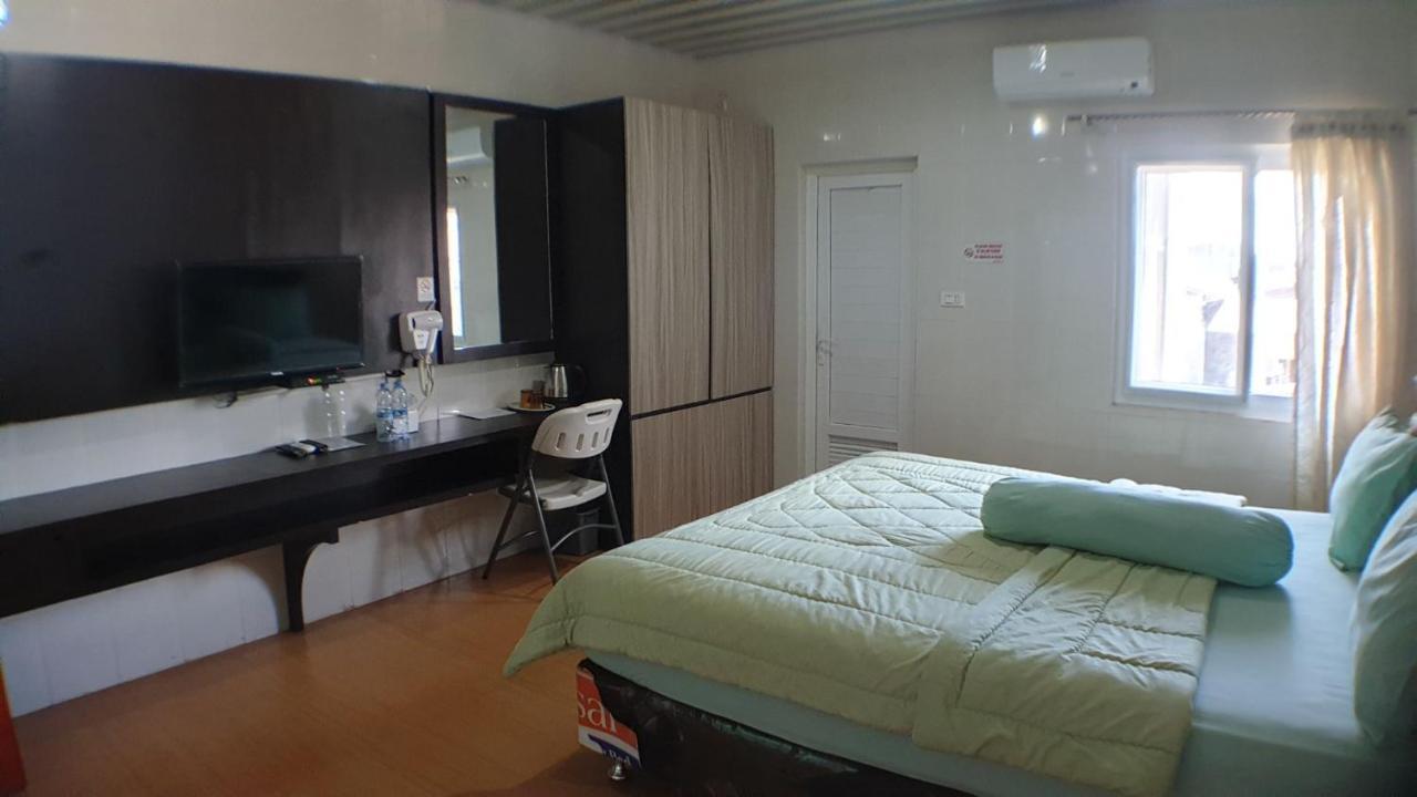 纳森诺酒店 Gunungsitoli 外观 照片